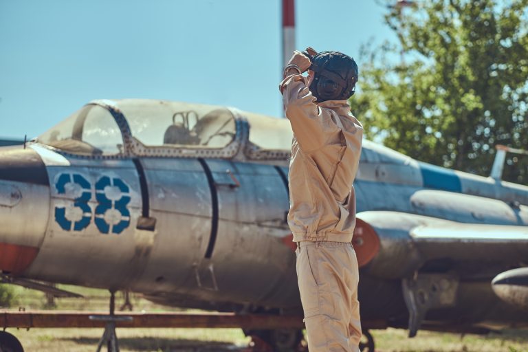 un pilote de chasse uniforme