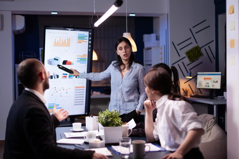 Réunion femme gestion de projet